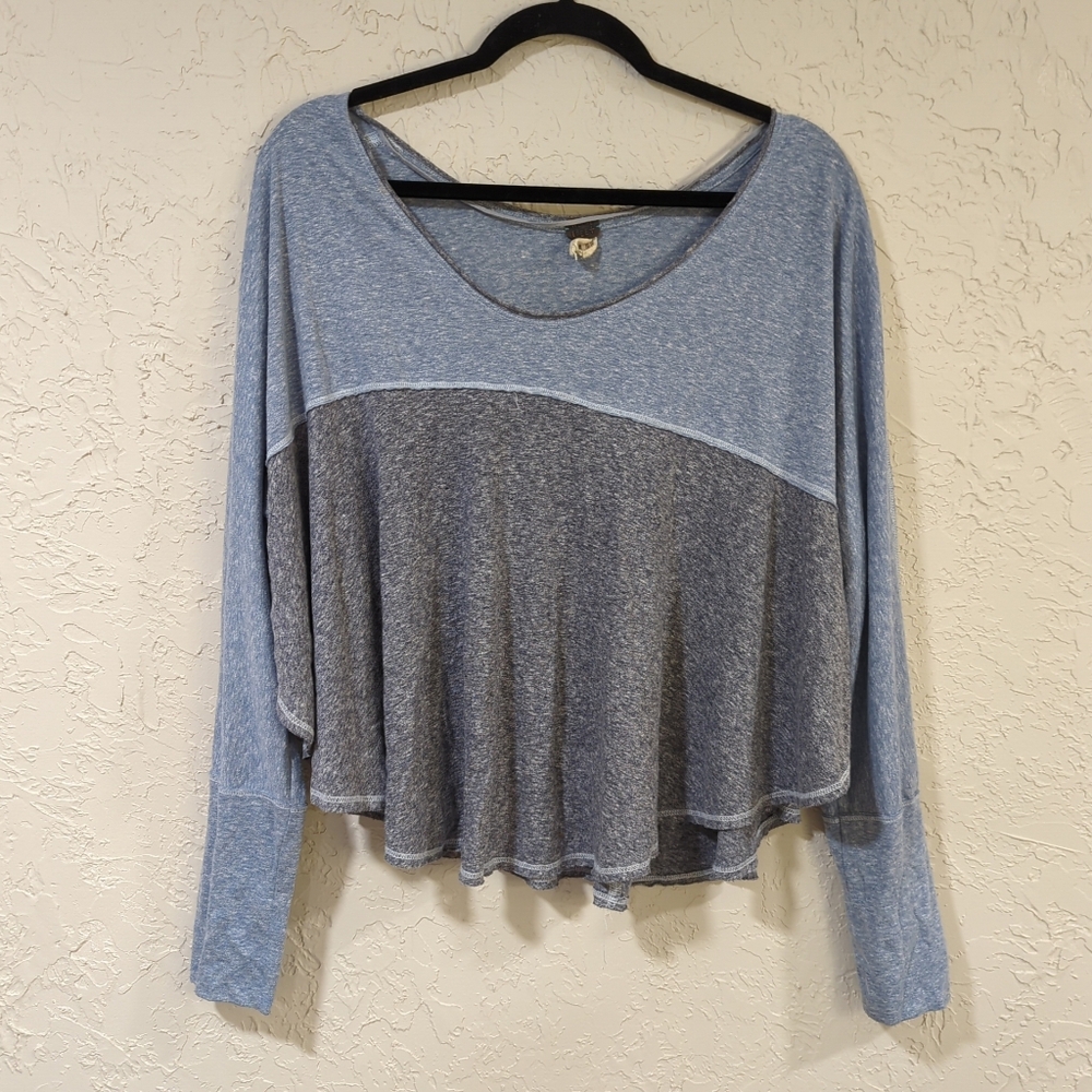 We The Free Blue Gray Cropped Longsleeve T Shirt Women's Small Oversized Sporty